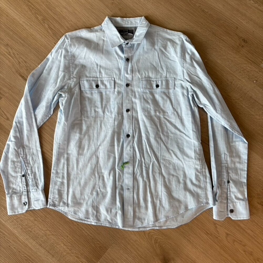 ** Vince Mens Blue Long Sleeved Button Down Shirt M Light Chambray color